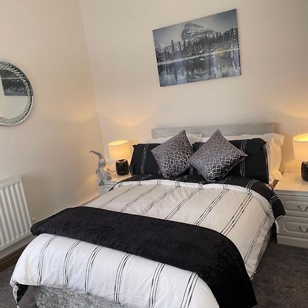 Tollgate House - Luxury Cozy Cottage - Huge Hot Tub - Alton Towers Чідл Екстер'єр фото