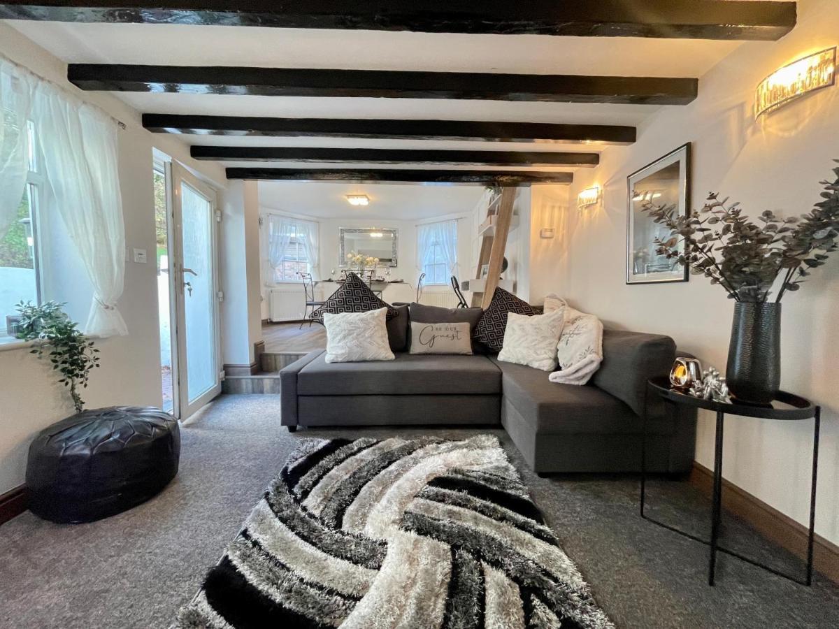 Tollgate House - Luxury Cozy Cottage - Huge Hot Tub - Alton Towers Чідл Екстер'єр фото