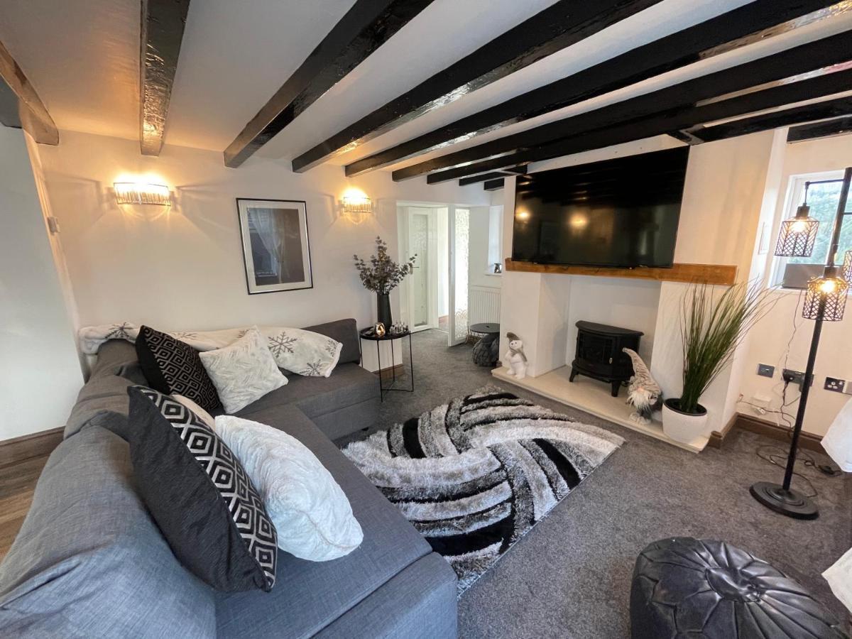 Tollgate House - Luxury Cozy Cottage - Huge Hot Tub - Alton Towers Чідл Екстер'єр фото