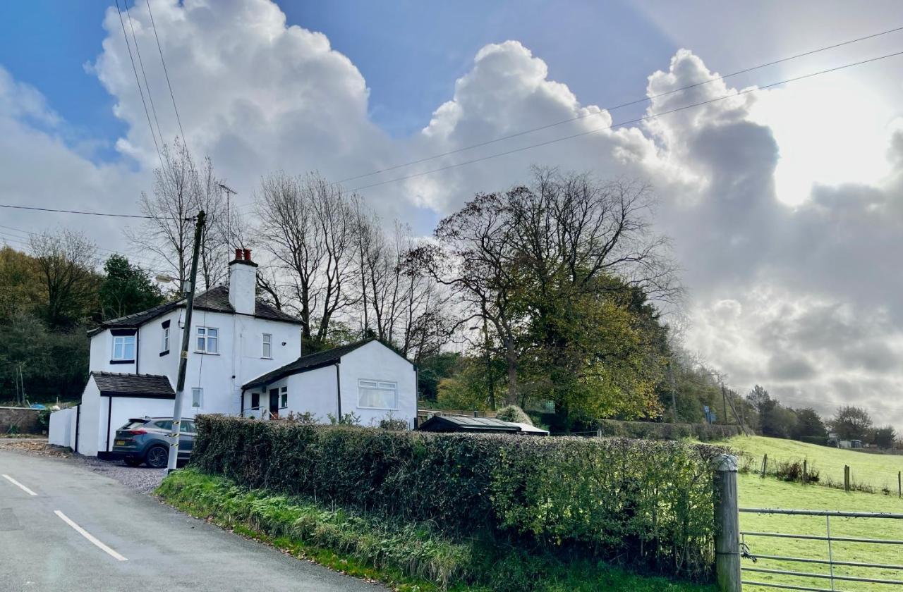 Tollgate House - Luxury Cozy Cottage - Huge Hot Tub - Alton Towers Чідл Екстер'єр фото