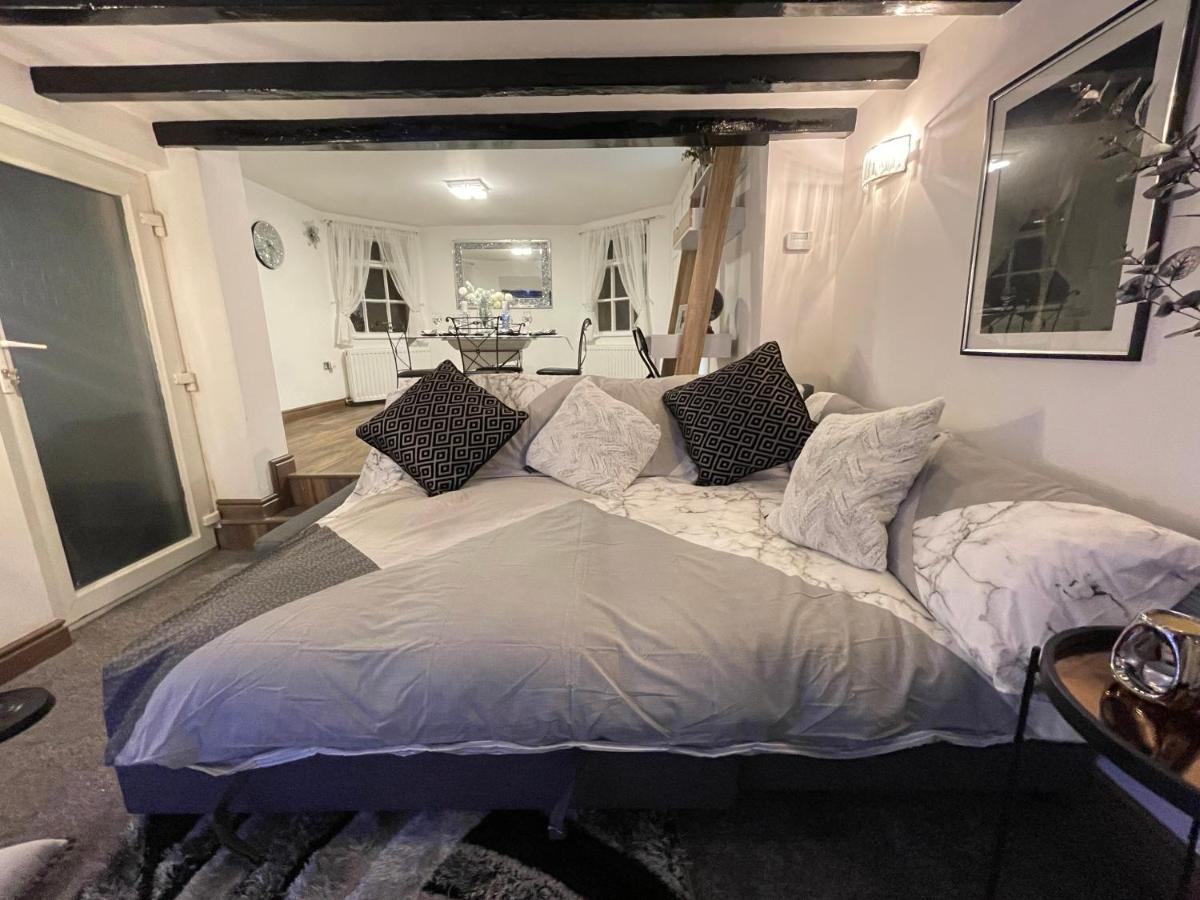 Tollgate House - Luxury Cozy Cottage - Huge Hot Tub - Alton Towers Чідл Екстер'єр фото