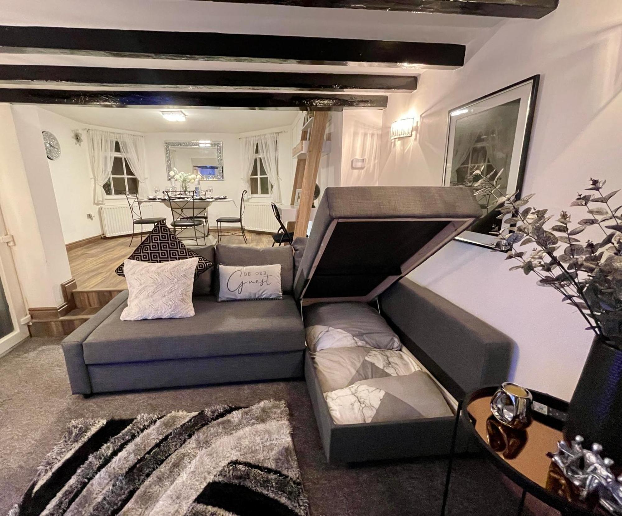 Tollgate House - Luxury Cozy Cottage - Huge Hot Tub - Alton Towers Чідл Екстер'єр фото