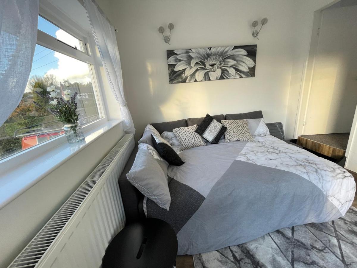 Tollgate House - Luxury Cozy Cottage - Huge Hot Tub - Alton Towers Чідл Екстер'єр фото