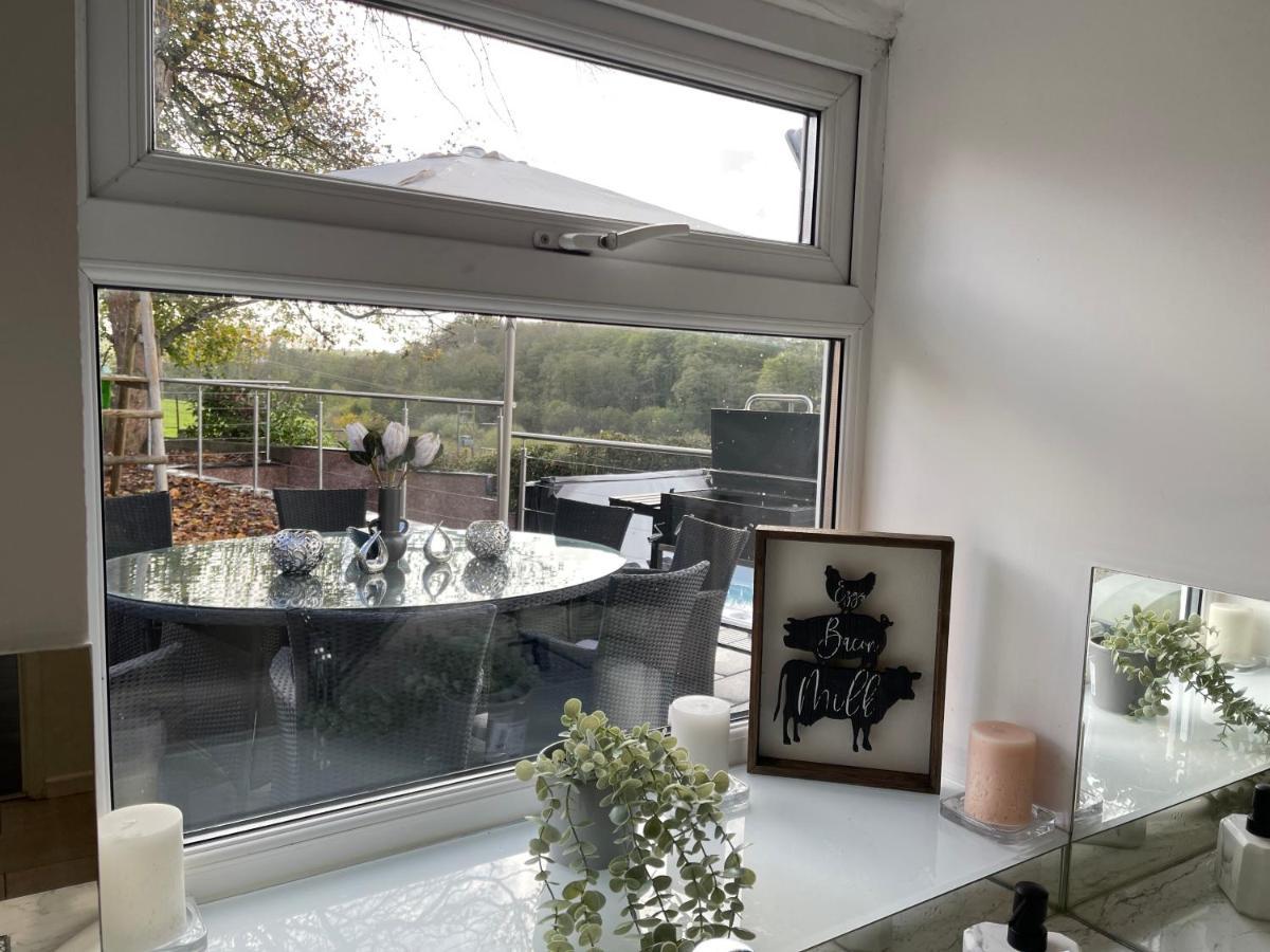 Tollgate House - Luxury Cozy Cottage - Huge Hot Tub - Alton Towers Чідл Екстер'єр фото