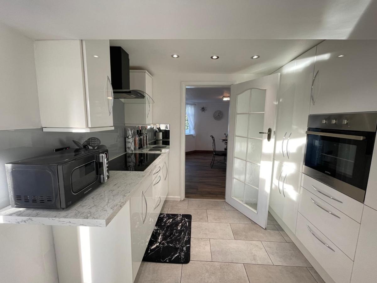 Tollgate House - Luxury Cozy Cottage - Huge Hot Tub - Alton Towers Чідл Екстер'єр фото
