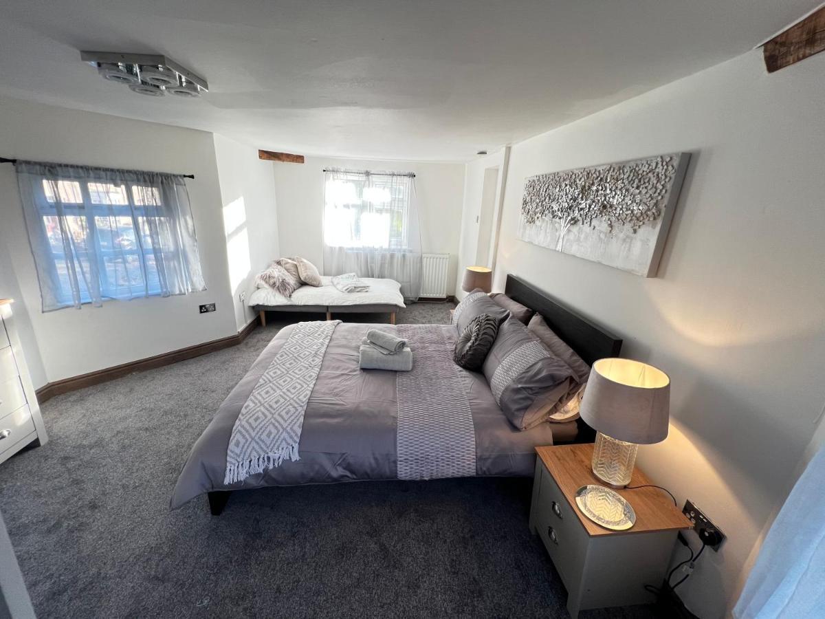 Tollgate House - Luxury Cozy Cottage - Huge Hot Tub - Alton Towers Чідл Екстер'єр фото